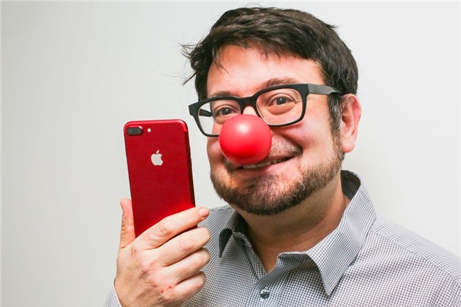 So mau do cua iPhone 7 voi lon Coca, bong Pokemon hinh anh 9