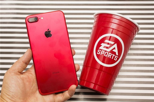 So mau do cua iPhone 7 voi lon Coca, bong Pokemon hinh anh 6
