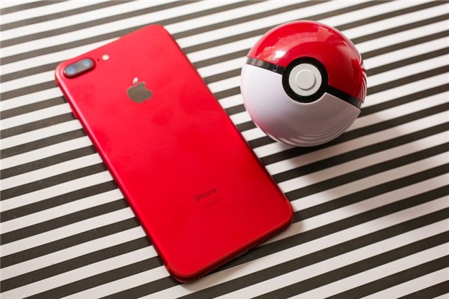 So mau do cua iPhone 7 voi lon Coca, bong Pokemon hinh anh 7