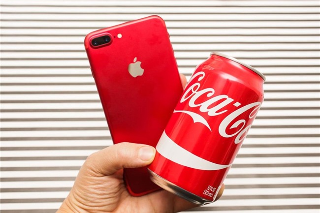 So mau do cua iPhone 7 voi lon Coca, bong Pokemon hinh anh 8