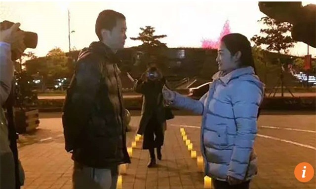 nu dai gia gay soc voi man cau hon ban trai