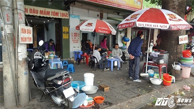 Vỉa hè, vỉa hè Hà Nội, thuê vỉa hè, kinh doanh vỉa hè, vỉa hè phố cổ, buôn bán vỉa hè