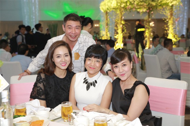 Công Lý cười tươi bên cạnh cả tình mới lẫn vợ cũ tại đám cưới MC Thành Trung - Ảnh 1.