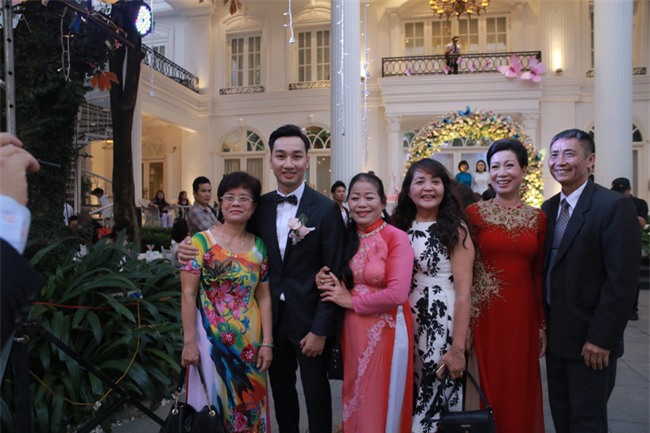 Công Lý cười tươi bên cạnh cả tình mới lẫn vợ cũ tại đám cưới MC Thành Trung - Ảnh 10.