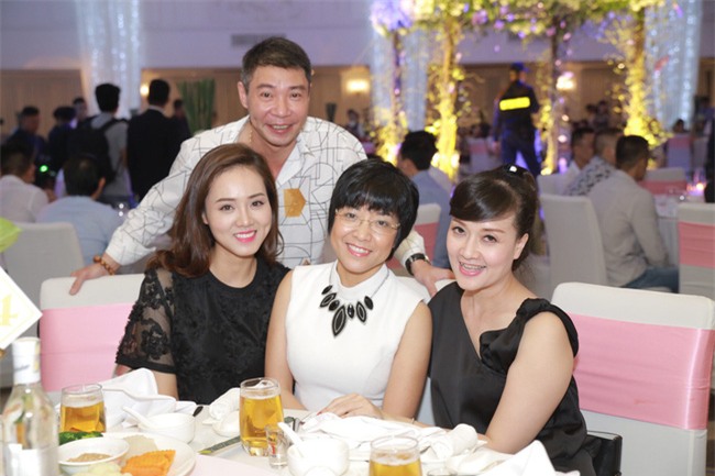 Công Lý cười tươi bên cạnh cả tình mới lẫn vợ cũ tại đám cưới MC Thành Trung - Ảnh 3.