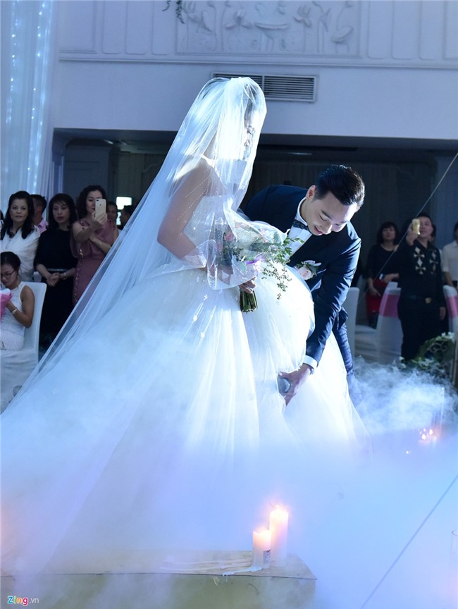 MC Thanh Trung va vo 9X ky hop dong, ke khai tai san o hon le hinh anh 15