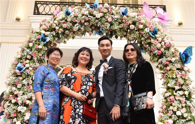 MC Thanh Trung va vo 9X ky hop dong, ke khai tai san o hon le hinh anh 6