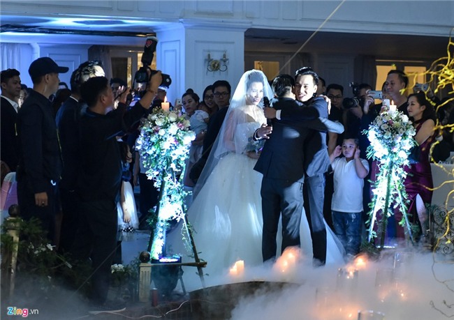 MC Thanh Trung va vo 9X ky hop dong, ke khai tai san o hon le hinh anh 7