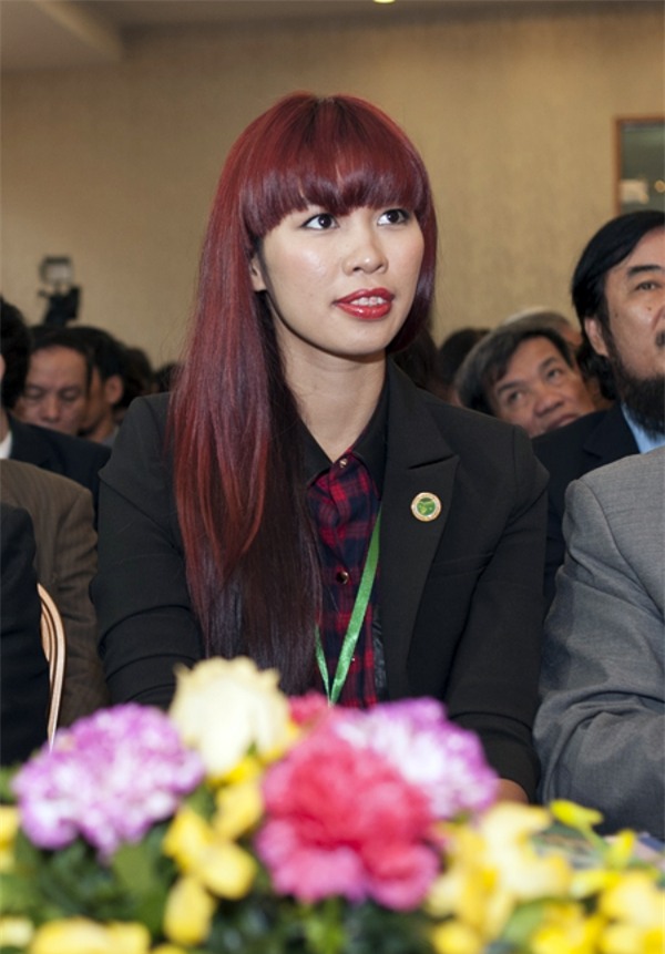 Cho răng ăn son, mỹ nhân Việt xinh đẹp mấy cũng mất điểm trước ống kính - Ảnh 2.