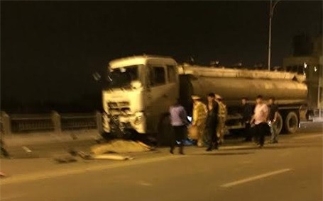 Nửa đêm, phát hiện 3 xác chết trên cầu Vĩnh Tuy - Ảnh 1.