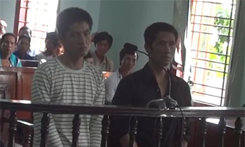 chong mat mang vi vo so bui bay vao xe - 1