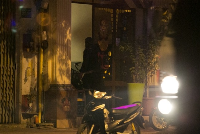 Gã ăn mày khét tiếng người Đức từng bị lật tẩy mánh khóe tại nhiều quốc gia đang làm gì ở Sài Gòn? - Ảnh 12.