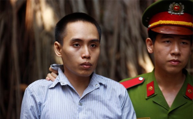 Người mẹ kinh hãi khi nghe con thú nhận đâm chết cha ruột