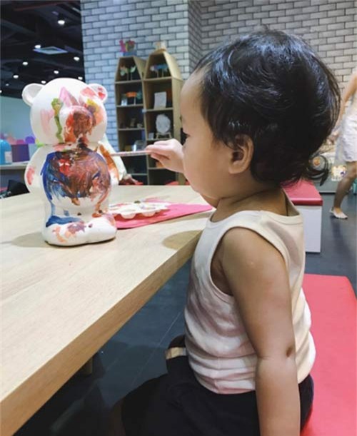 con gai tron 10 ngay tuoi, tang thanh ha lan dau tien khoe anh "cong chua" nho - 3