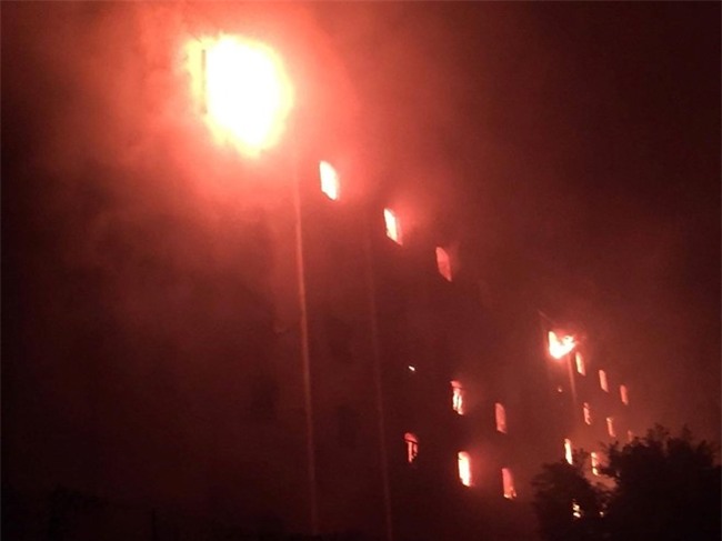 Dam chay o cong ty may tai Can Tho bung phat tro lai hinh anh 2