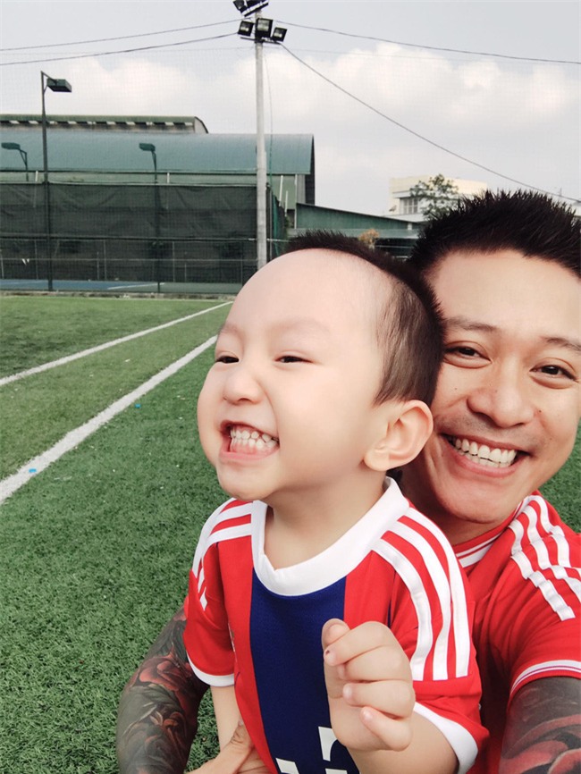 Nhìn loạt ảnh này ai chẳng muốn có một nhóc tỳ kháu khỉnh giống như Tuấn Hưng! - Ảnh 3.