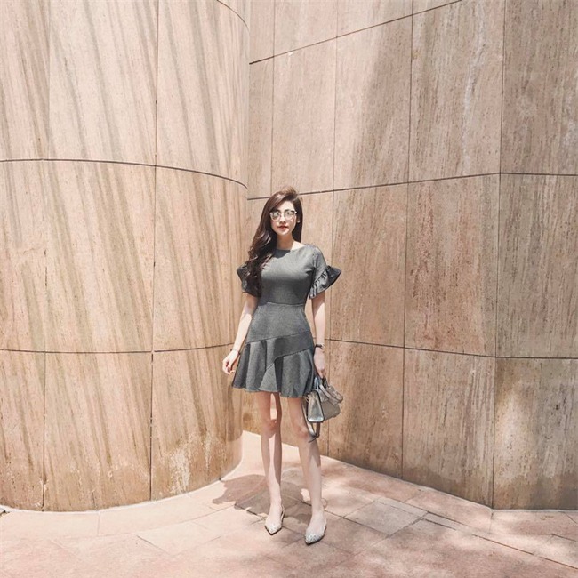 Hơn nhau có 1 tuổi, nhưng Kỳ Duyên chọn cây đen già dặn còn Angela Phương Trinh vẫn nhí nhảnh trong street style tuần qua - Ảnh 14.