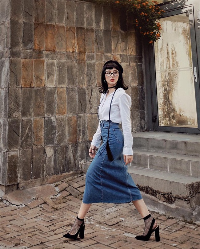 Hơn nhau có 1 tuổi, nhưng Kỳ Duyên chọn cây đen già dặn còn Angela Phương Trinh vẫn nhí nhảnh trong street style tuần qua - Ảnh 4.