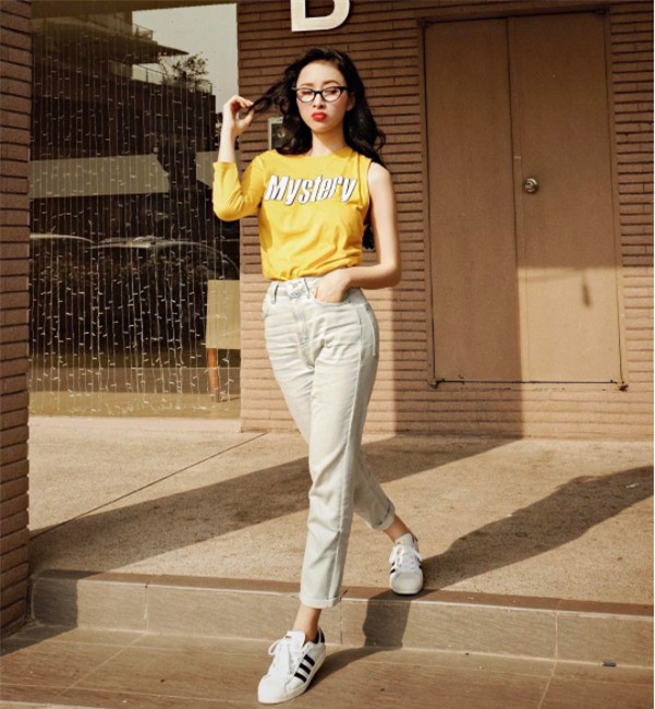Hơn nhau có 1 tuổi, nhưng Kỳ Duyên chọn cây đen già dặn còn Angela Phương Trinh vẫn nhí nhảnh trong street style tuần qua - Ảnh 5.