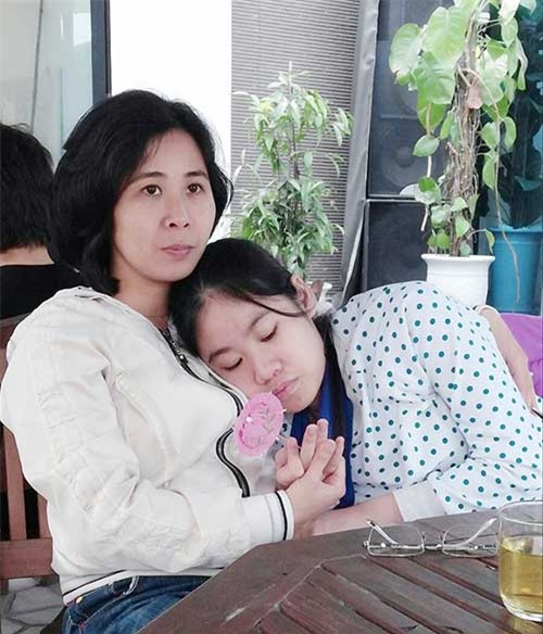 nguoi me va hanh trinh 13 nam mo mam tim duong “cuu” con gai tu ky - 2