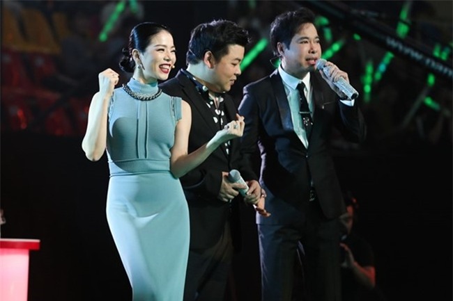 Quang Le choang khi thi sinh hat bolero bang tieng Khmer hinh anh 4