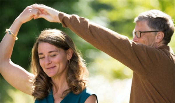 Người đẹp khiến đại tỷ phú Mỹ điêu đứng chỉ bằng một đôi giày và sau nhiều năm vẫn được chồng coi là báu vật - Ảnh 2.