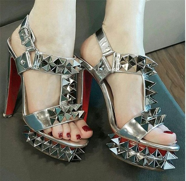 Những phụ kiện độc - lạ chắc cả showbiz Việt chỉ có mỗi Hà Hồ dám diện - Ảnh 15.