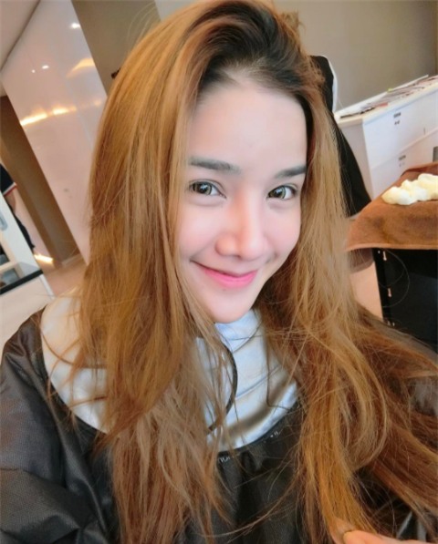 Cú lột xác ngoạn mục của cô gái Thái Lan từng bị bạn bè cười chê - Ảnh 9.