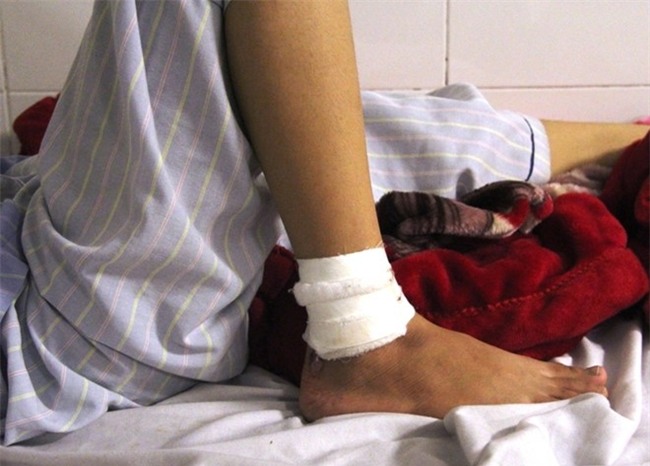 Dang cho ngay ra toa ly hon, chong danh vo den nhap vien cap cuu hinh anh 2