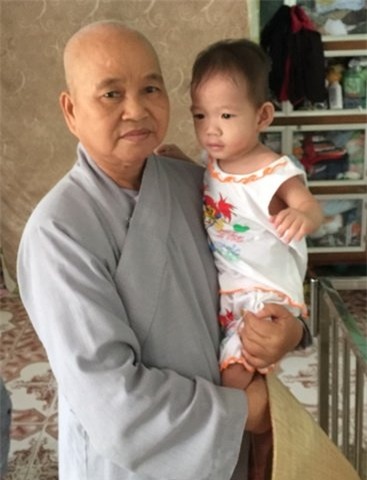 Chùa chiền, từ thiện, cô nhi viện, mồ côi