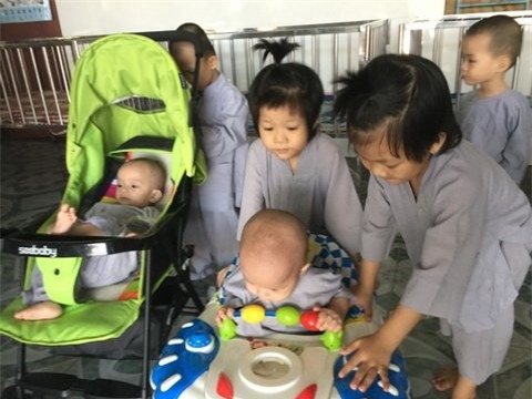 Chùa chiền, từ thiện, cô nhi viện, mồ côi