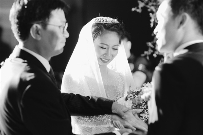 Tình yêu rượu gạo Soju không cưa cũng đổ với soái ca Hàn và hôn lễ đậm chất Việt cùng nón lá và hoa đá - Ảnh 18.
