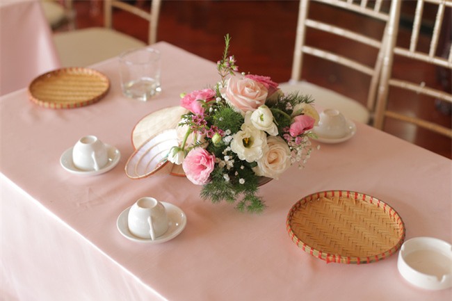 Tình yêu rượu gạo Soju không cưa cũng đổ với soái ca Hàn và hôn lễ đậm chất Việt cùng nón lá và hoa đá - Ảnh 7.