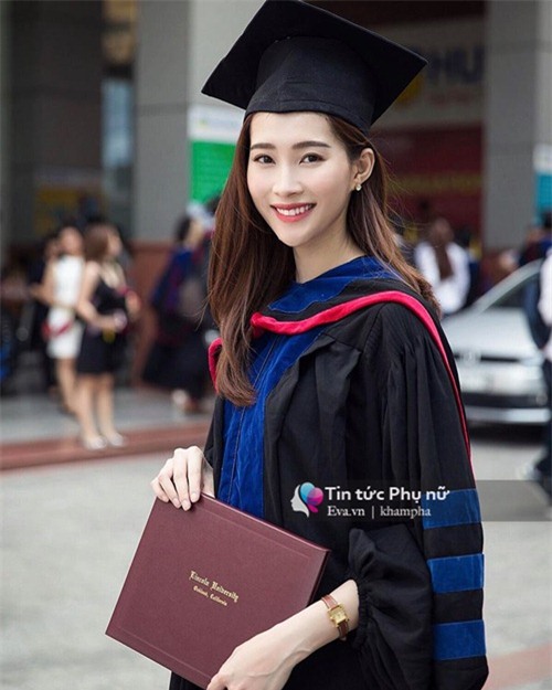 hh thu thao ke chuyen qua khu trong ngay nhan bang tot nghiep dai hoc - 1