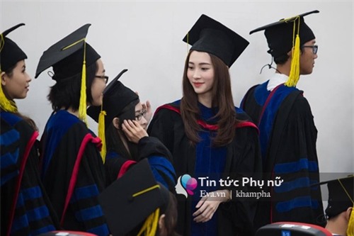 hh thu thao ke chuyen qua khu trong ngay nhan bang tot nghiep dai hoc - 4