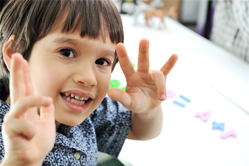 Trẻ sẽ không còn sợ học toán nếu cha mẹ áp dụng ngay những tuyệt chiêu này - Ảnh 2.