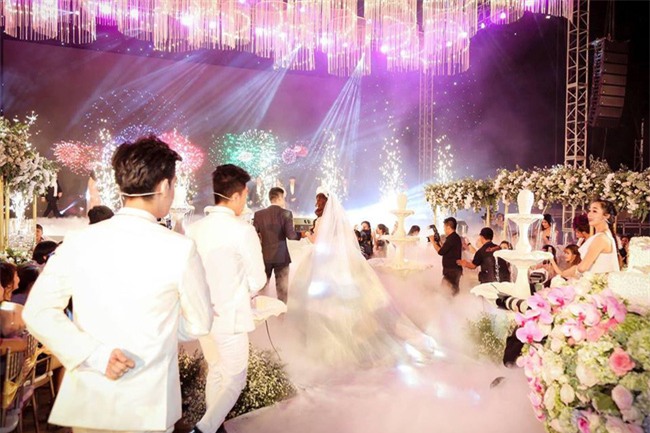 Nữ đại gia Bình Phước hóa công chúa trong đám cưới 6 tỷ đồng với bạn trai 7 năm - Ảnh 13.