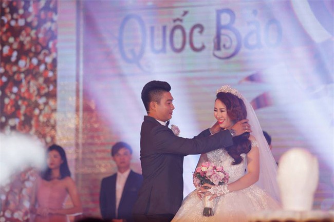 Nữ đại gia Bình Phước hóa công chúa trong đám cưới 6 tỷ đồng với bạn trai 7 năm - Ảnh 14.