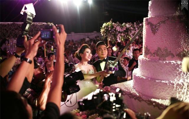 Nữ đại gia Bình Phước hóa công chúa trong đám cưới 6 tỷ đồng với bạn trai 7 năm - Ảnh 2.