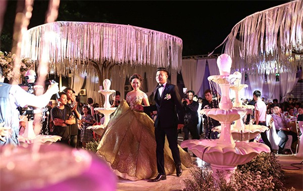 Nữ đại gia Bình Phước hóa công chúa trong đám cưới 6 tỷ đồng với bạn trai 7 năm - Ảnh 3.