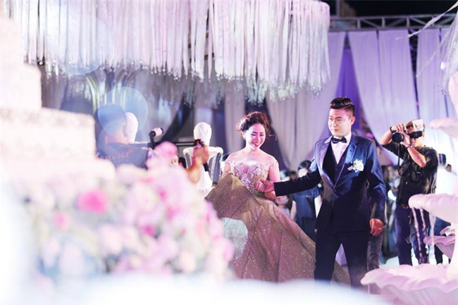 Nữ đại gia Bình Phước hóa công chúa trong đám cưới 6 tỷ đồng với bạn trai 7 năm - Ảnh 7.