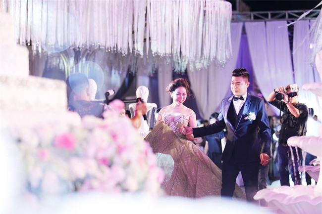 Nữ đại gia Bình Phước hóa công chúa trong đám cưới 6 tỷ đồng với bạn trai 7 năm - Ảnh 7.