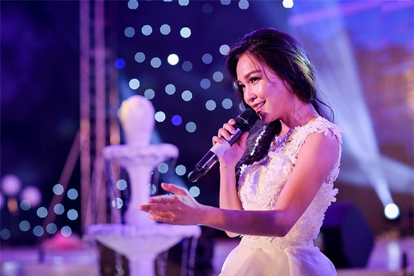 Nữ đại gia Bình Phước hóa công chúa trong đám cưới 6 tỷ đồng với bạn trai 7 năm - Ảnh 9.