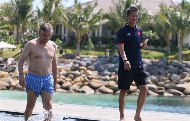 U20 Viet Nam thoai mai vui dua o khu nghi mat 5 sao hinh anh 8