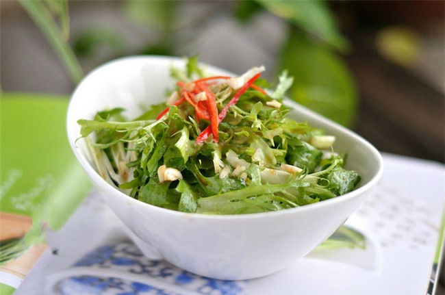 Đây là lý do vì sao cải cúc được gọi là Rau Hoàng đế - Ảnh 1.