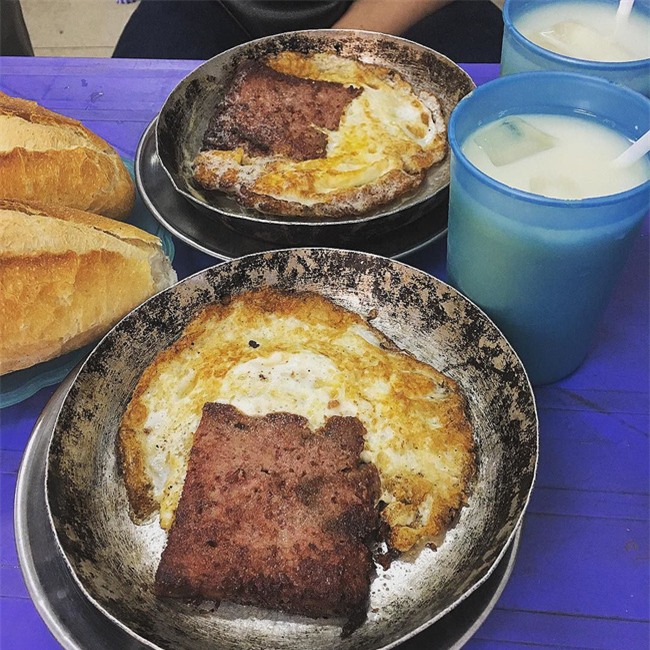 7 quán bánh mì bình dân mà ngon tê lưỡi của Hà Nội - Ảnh 25.