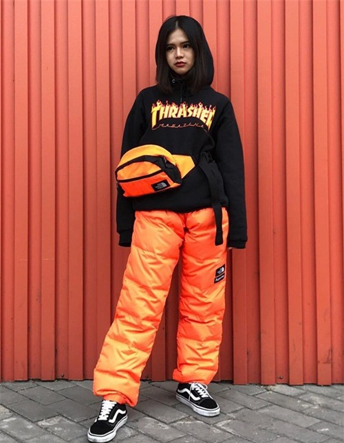 Mặt trái của lối sống ảo trên Instagram: Mỹ nữ chuyên xin tiền bố mẹ sắm áo quần hàng hiệu - Ảnh 3.