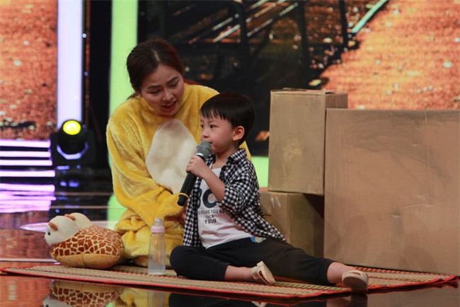 Ai cũng choáng váng trước bé 5 tuổi xinh xắn diễn hài cực duyên này! - Ảnh 9.