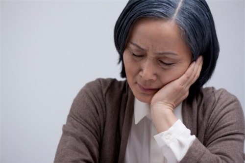 Image result for mẹ già cô đơn