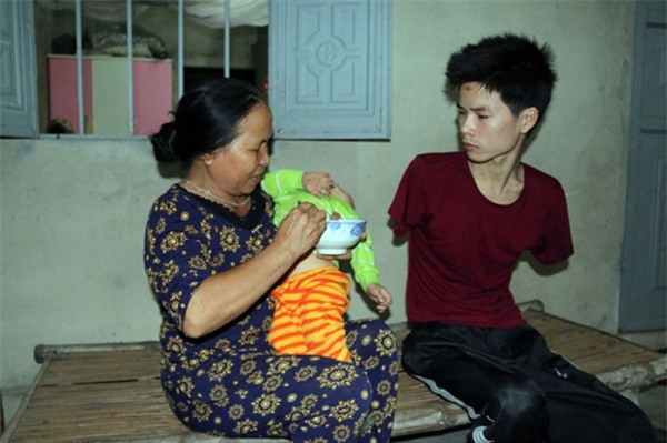 Rơi nước mắt hoàn cảnh chàng trai bị tai nạn mất tay, vợ bỏ đi, một mình chăm con thơ khát sữa - Ảnh 6.